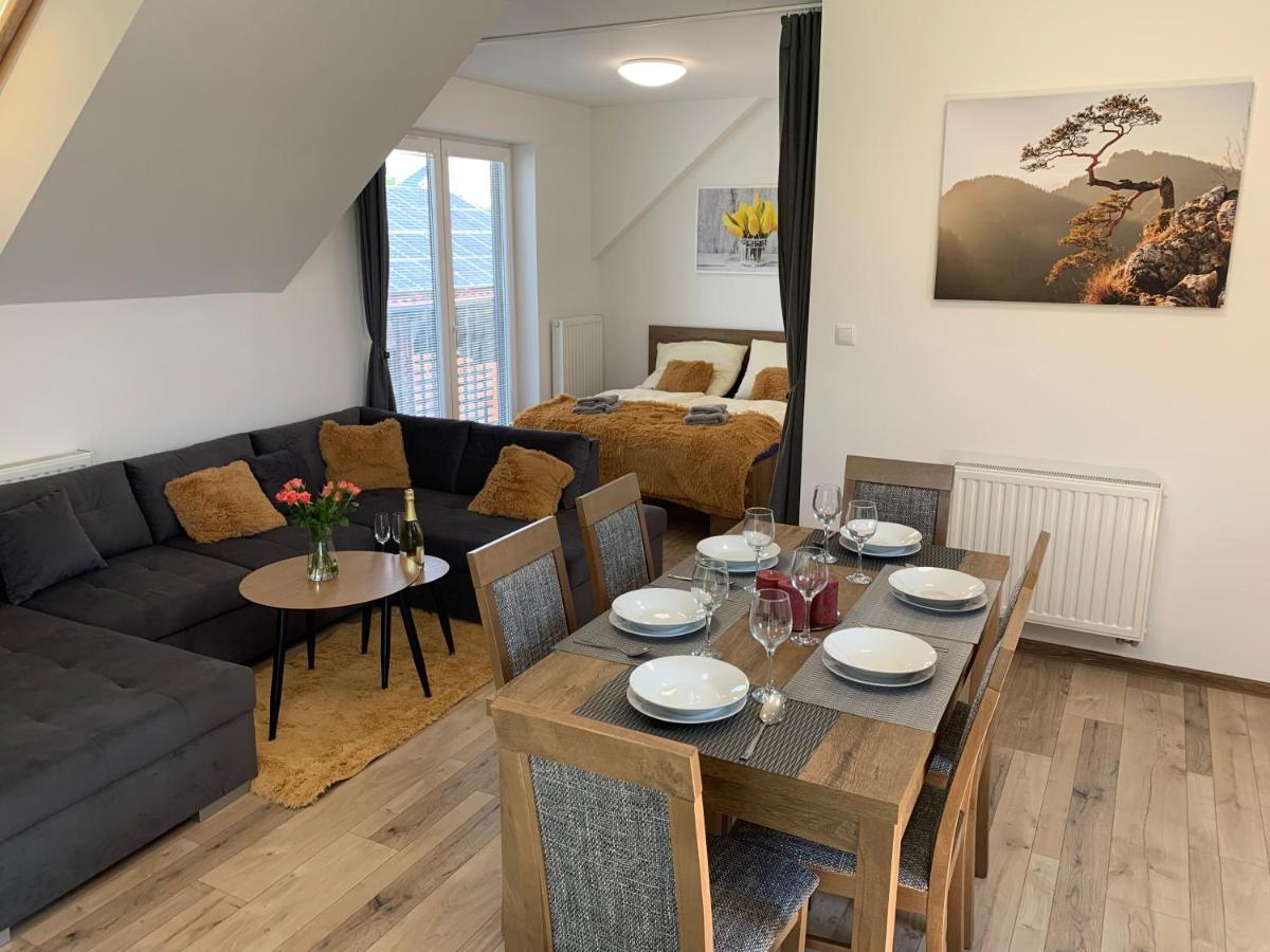 Cozy 2-Bedroom Vacation Apartment With Entire Top Floor Gaj  Екстериор снимка