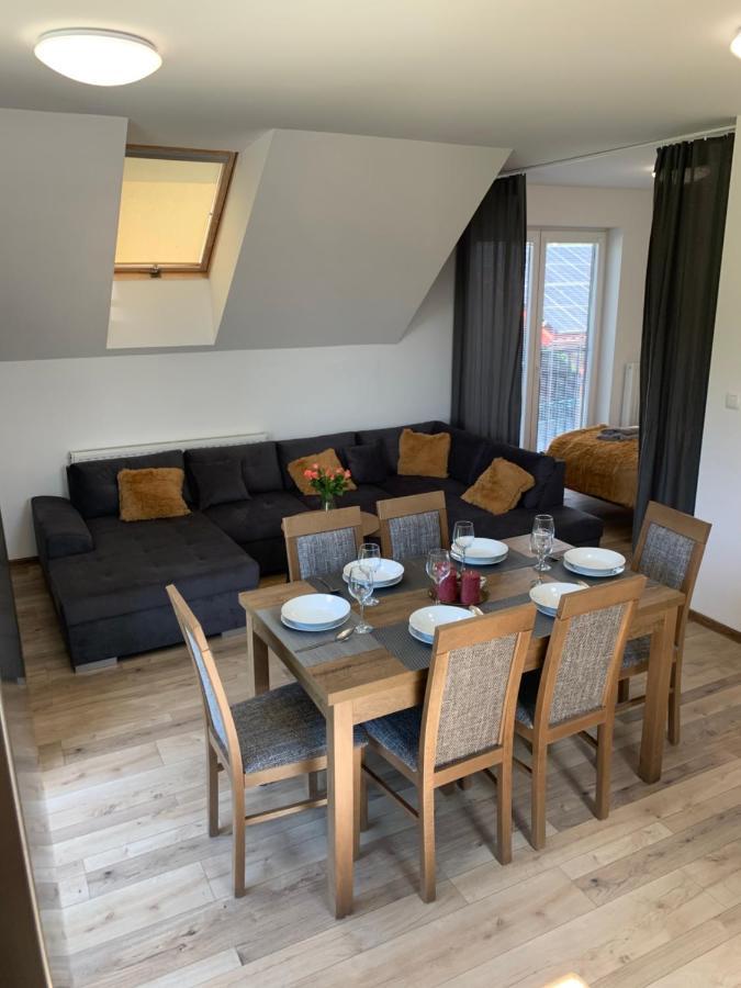 Cozy 2-Bedroom Vacation Apartment With Entire Top Floor Gaj  Екстериор снимка