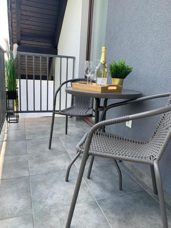 Cozy 2-Bedroom Vacation Apartment With Entire Top Floor Gaj  Екстериор снимка